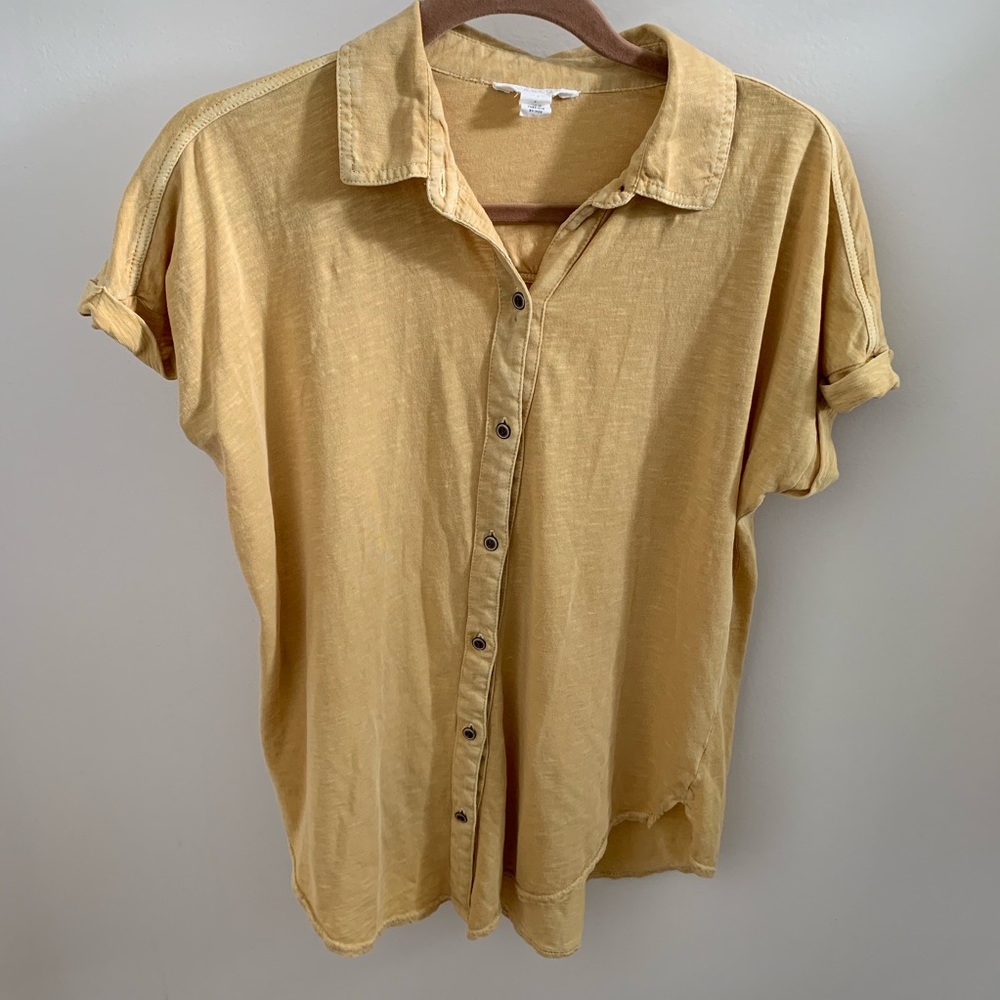 🌿🌿Comfy Button down short sleeve!! 🌿🌿